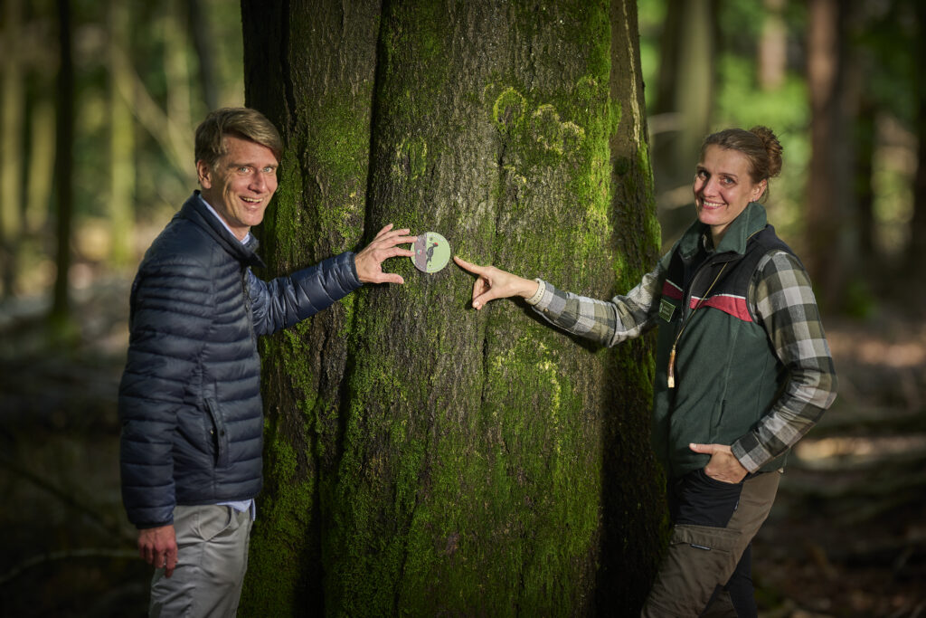 Was ist Was, Wald & Holz NRW und die WEPA Stiftung haben den Baumvielfaltpfad am Lattenberg eröffnet