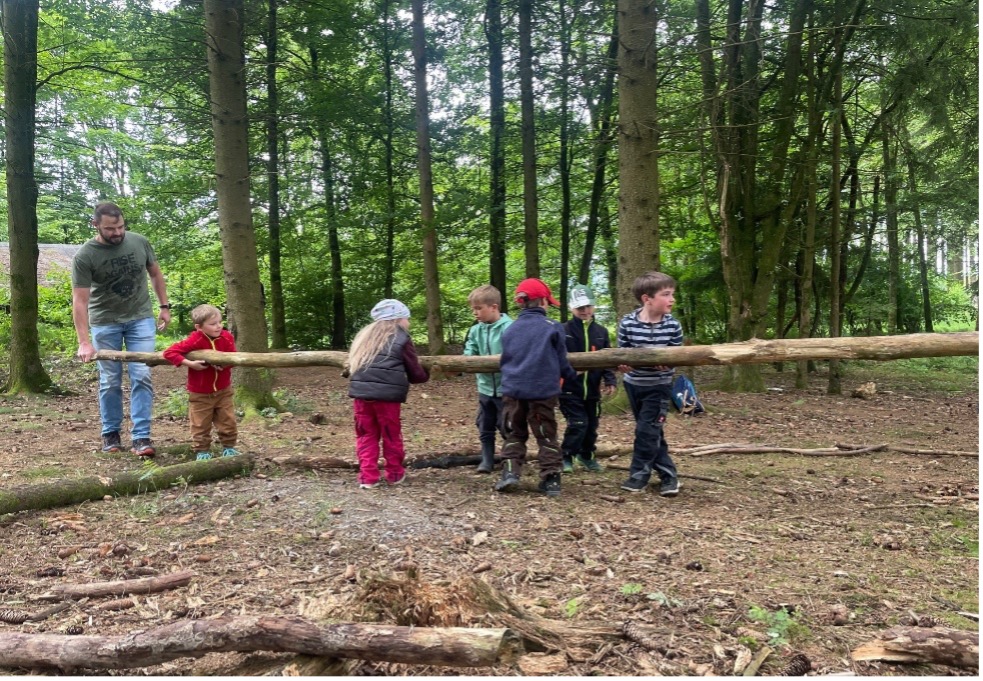 Esloher Kita-Kinder erobern den Hexenwald